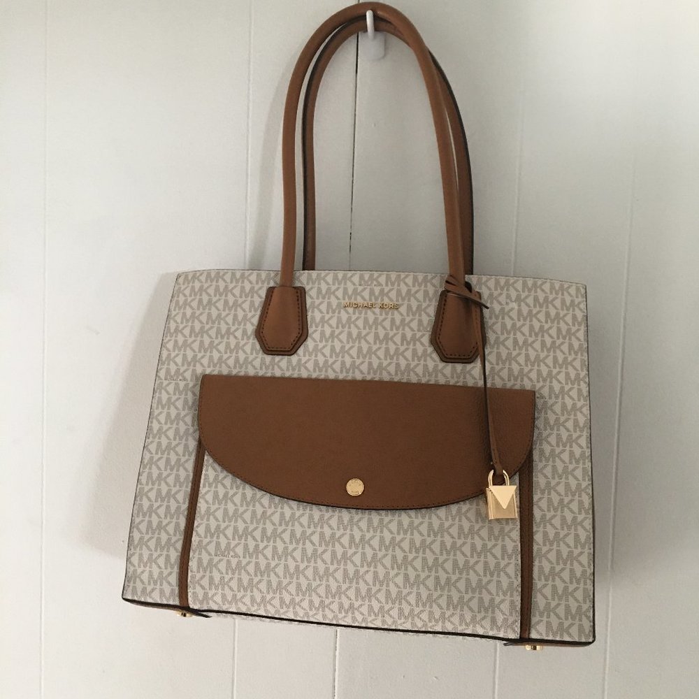 Michael Kors Mercer Extra Large Pocket Tote